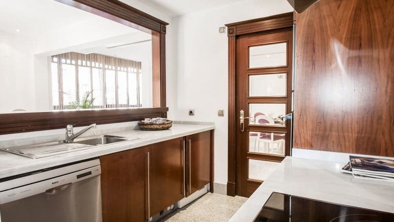 2 sypialnia Apartament na sprzedaż w Marbella z basenem garażem - 695 000 € (Ref: 10001582)
