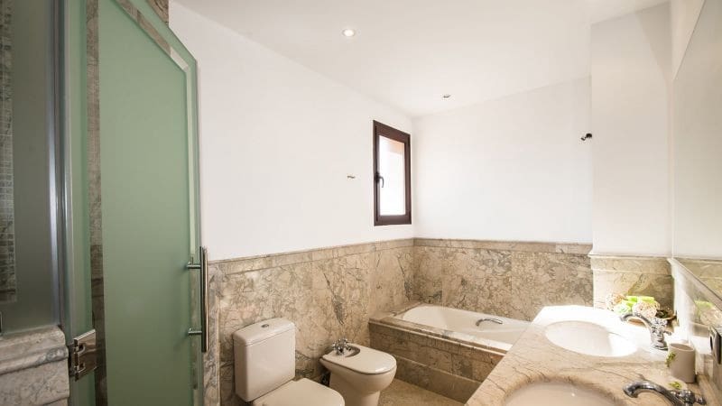 2 sypialnia Apartament na sprzedaż w Marbella z basenem garażem - 695 000 € (Ref: 10001582)