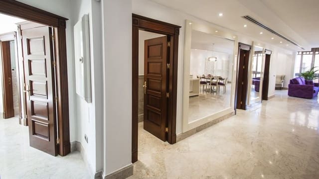 2 sypialnia Apartament na sprzedaż w Marbella z basenem garażem - 695 000 € (Ref: 10001582)