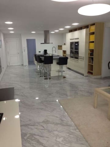 3 bedroom Apartment for sale in Puerto Banus, Marbella with pool - € 1,200,000 (Ref: 10001583)