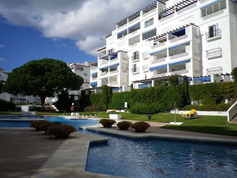 3 bedroom Apartment for sale in Puerto Banus with pool - € 1,200,000 (Ref: 10001583)