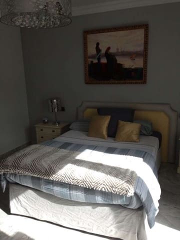 3 bedroom Apartment for sale in Puerto Banus, Marbella with pool - € 1,200,000 (Ref: 10001583)