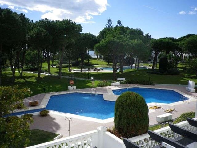 3 bedroom Apartment for sale in Puerto Banus, Marbella with pool - € 1,200,000 (Ref: 10001583)