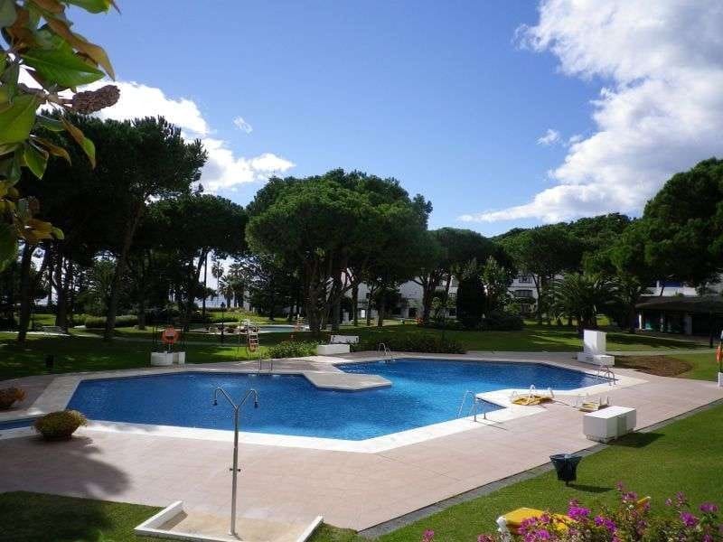 3 bedroom Apartment for sale in Puerto Banus with pool - € 1,200,000 (Ref: 10001583)