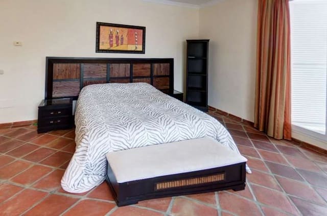3 sovrum Hus till salu i Casares med pool garage - 850 000 € (Ref: 10001584)