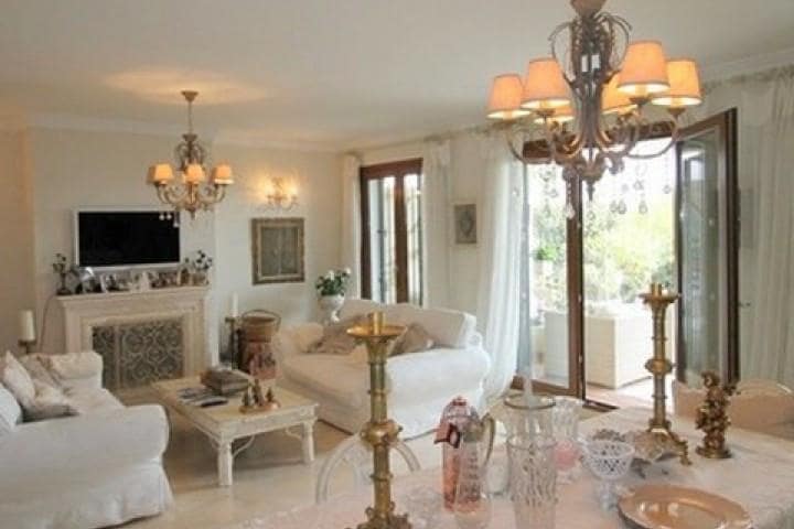 3 sypialnia Dom na sprzedaż w Estepona z basenem garażem - 435 000 € (Ref: 10001586)