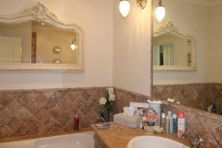 3 sypialnia Dom na sprzedaż w Estepona z basenem garażem - 435 000 € (Ref: 10001586)