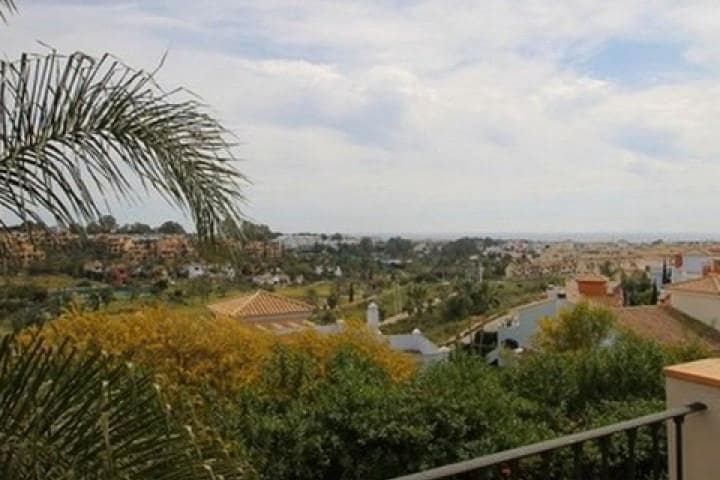 3 sypialnia Dom na sprzedaż w Estepona z basenem garażem - 435 000 € (Ref: 10001586)
