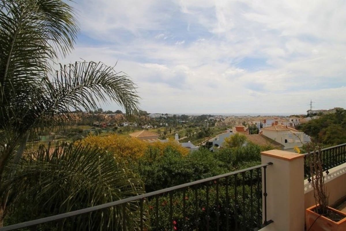 3 sypialnia Dom na sprzedaż w Estepona z basenem garażem - 435 000 € (Ref: 10001586)