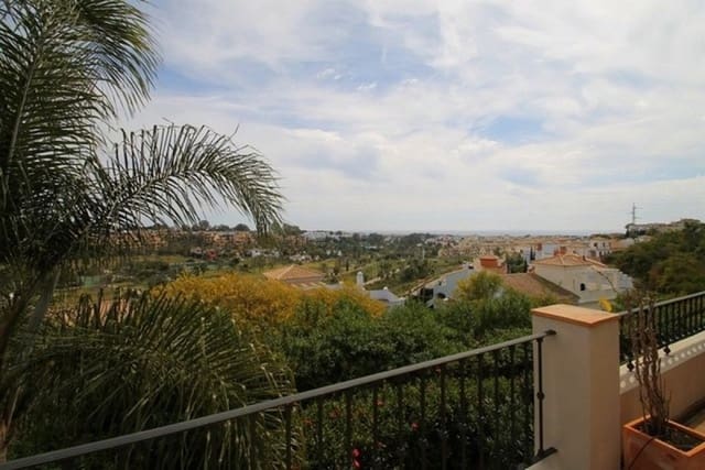 3 sypialnia Dom na sprzedaż w Estepona z basenem garażem - 435 000 € (Ref: 10001586)