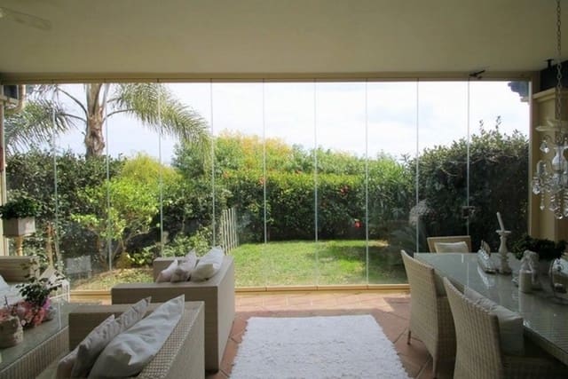 3 sypialnia Dom na sprzedaż w Estepona z basenem garażem - 435 000 € (Ref: 10001586)