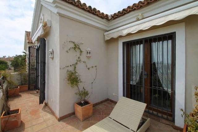 3 sypialnia Dom na sprzedaż w Estepona z basenem garażem - 435 000 € (Ref: 10001586)