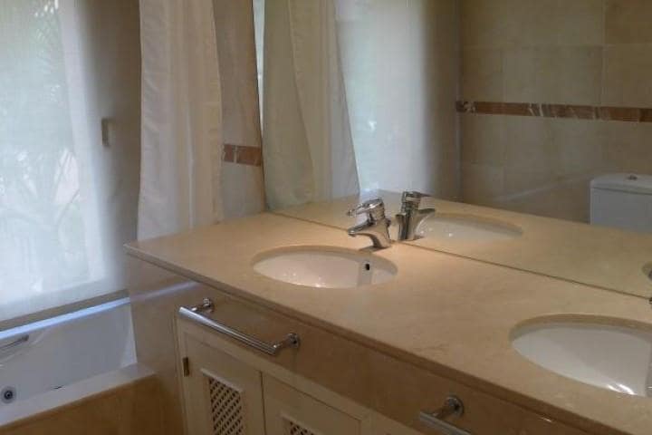 3 bedroom Apartment for sale in Marbella with pool garage - € 975,000 (Ref: 10001587)