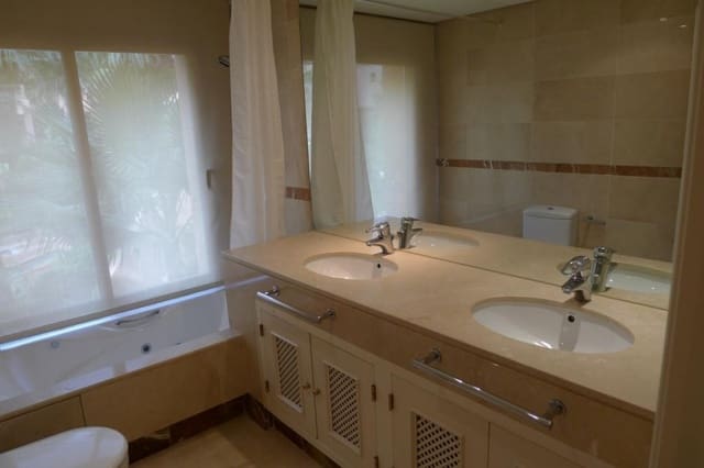 3 bedroom Apartment for sale in Marbella with pool garage - € 975,000 (Ref: 10001587)
