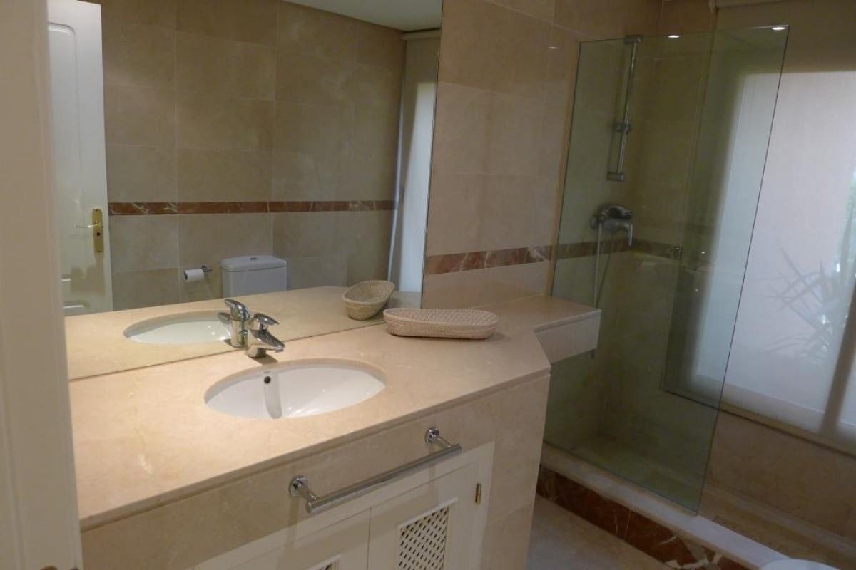 3 bedroom Apartment for sale in Marbella with pool garage - € 975,000 (Ref: 10001587)