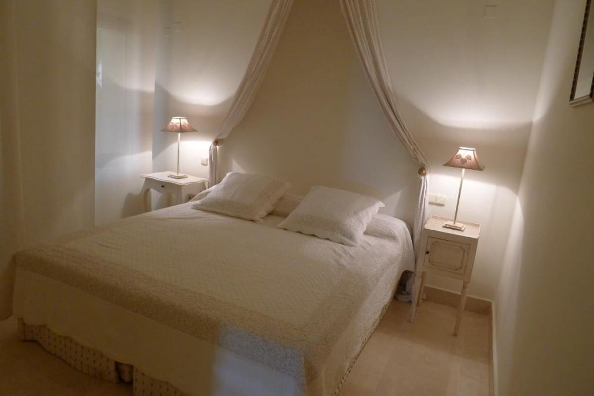 3 bedroom Apartment for sale in Marbella with pool garage - € 975,000 (Ref: 10001587)