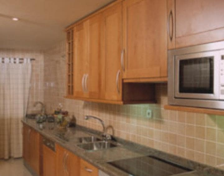 3 sypialnia Apartament na sprzedaż w Marbella z basenem - 1 100 000 € (Ref: 10001588)