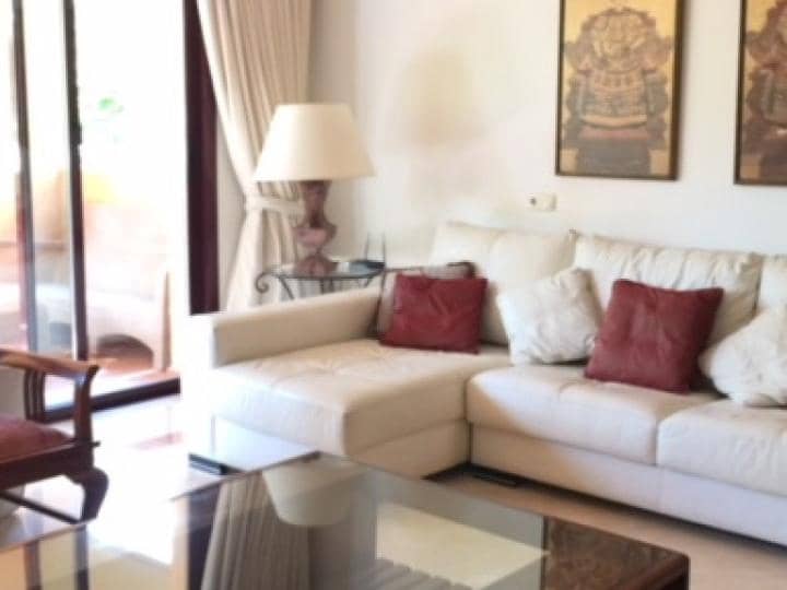 3 sypialnia Apartament na sprzedaż w Marbella z basenem - 1 100 000 € (Ref: 10001588)