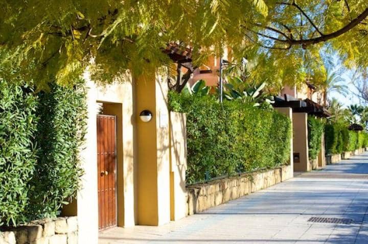 3 sypialnia Apartament na sprzedaż w Marbella z basenem - 1 100 000 € (Ref: 10001588)
