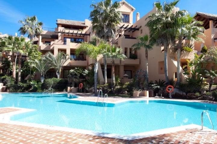 3 sypialnia Apartament na sprzedaż w Marbella z basenem - 1 100 000 € (Ref: 10001588)