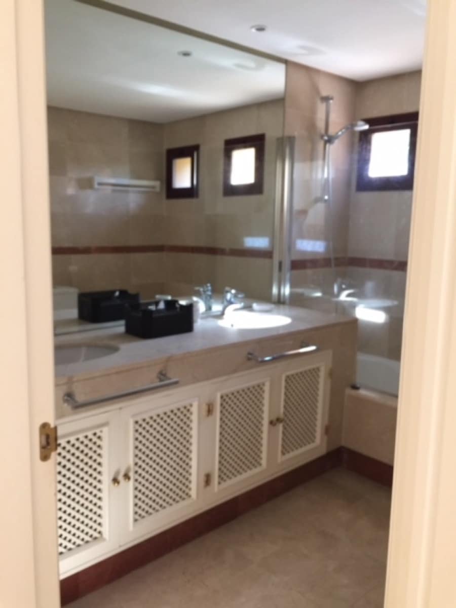 3 sypialnia Apartament na sprzedaż w Marbella z basenem - 1 100 000 € (Ref: 10001588)