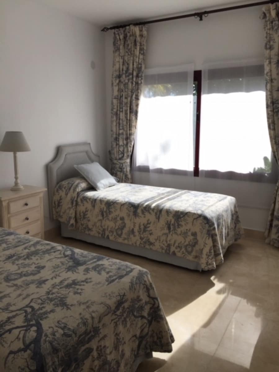 3 sypialnia Apartament na sprzedaż w Marbella z basenem - 1 100 000 € (Ref: 10001588)