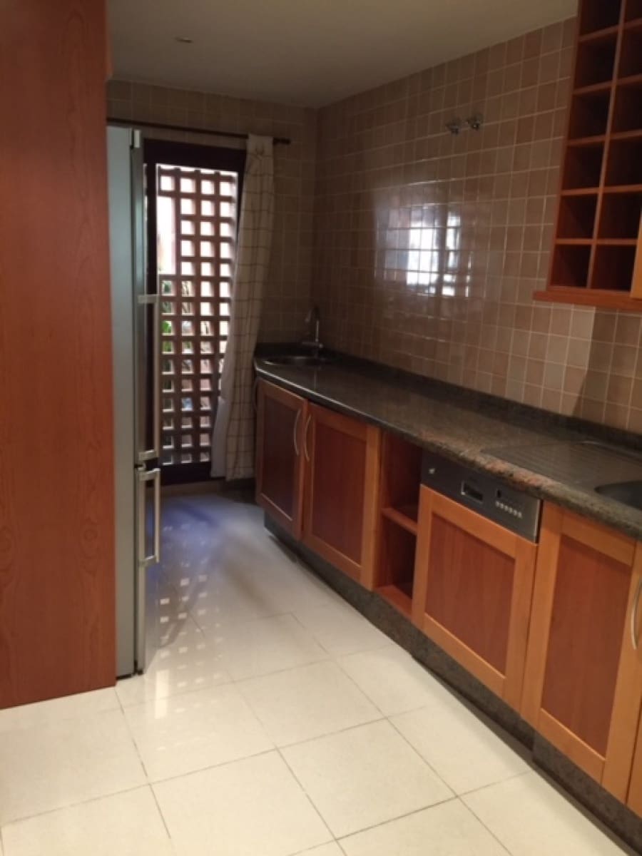 3 sypialnia Apartament na sprzedaż w Marbella z basenem - 1 100 000 € (Ref: 10001588)