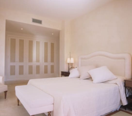 3 sypialnia Apartament na sprzedaż w Marbella z basenem - 1 100 000 € (Ref: 10001588)
