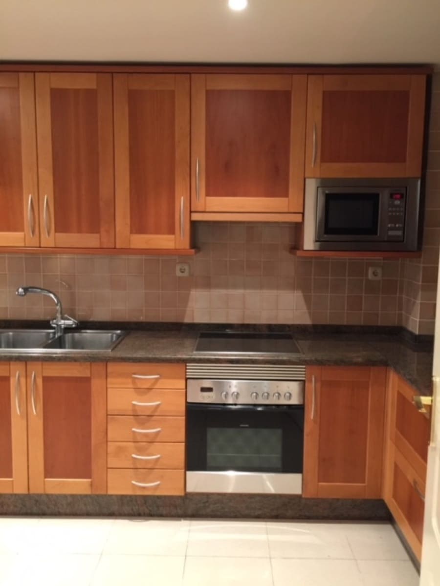3 sypialnia Apartament na sprzedaż w Marbella z basenem - 1 100 000 € (Ref: 10001588)