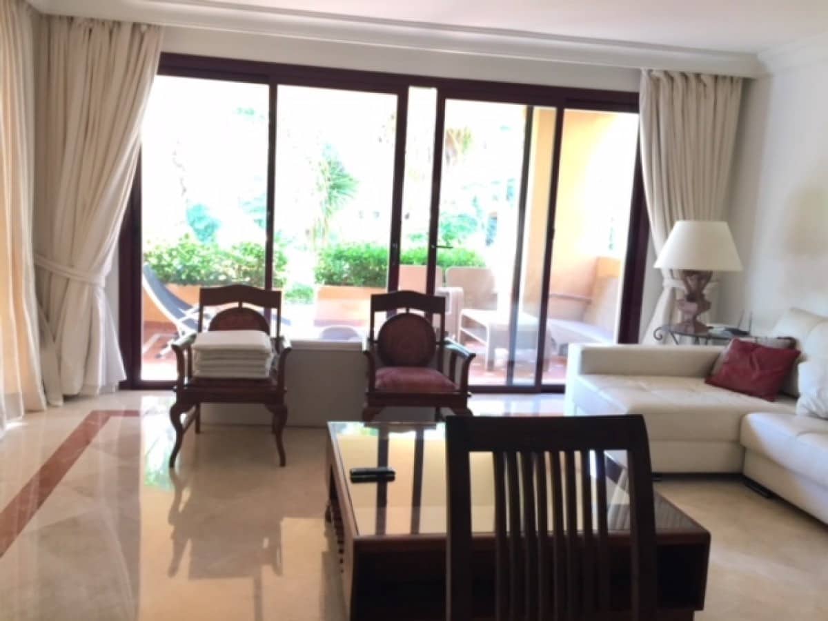 3 sypialnia Apartament na sprzedaż w Marbella z basenem - 1 100 000 € (Ref: 10001588)