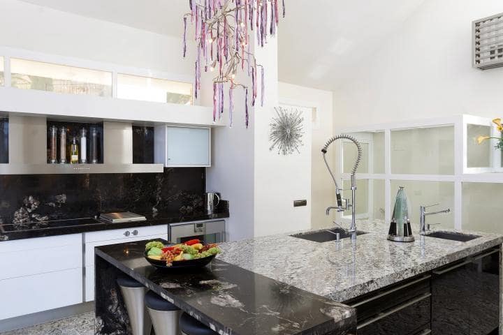 6 bedroom Villa for sale in Marbella with pool garage - € 3,995,000 (Ref: 10001589)