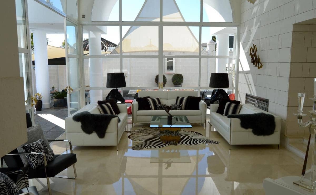 6 bedroom Villa for sale in Marbella with pool garage - € 3,995,000 (Ref: 10001589)