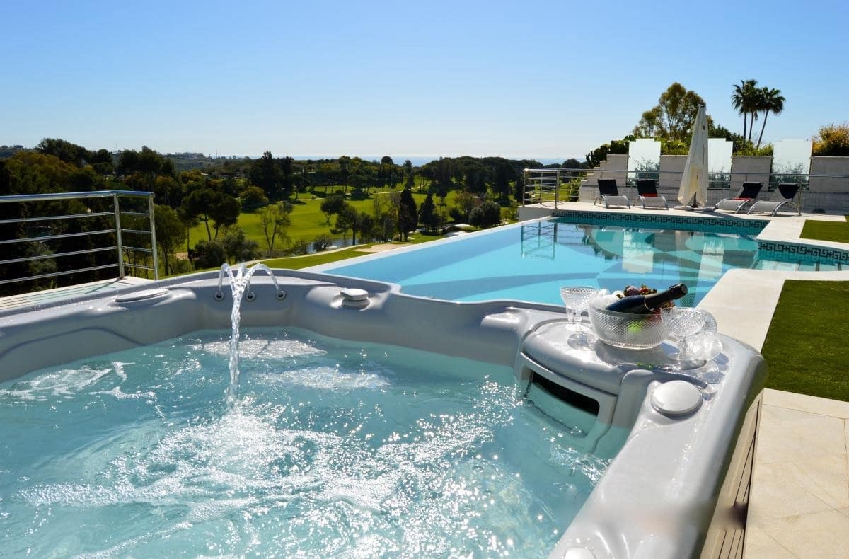 6 bedroom Villa for sale in Marbella with pool garage - € 3,995,000 (Ref: 10001589)