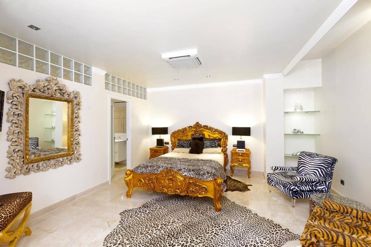 6 bedroom Villa for sale in Marbella with pool garage - € 3,995,000 (Ref: 10001589)