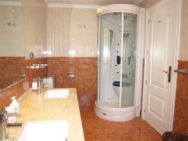 4 Zimmer Haus zu verkaufen in Marbella mit Pool - 899.000 € (Ref: 10001590)