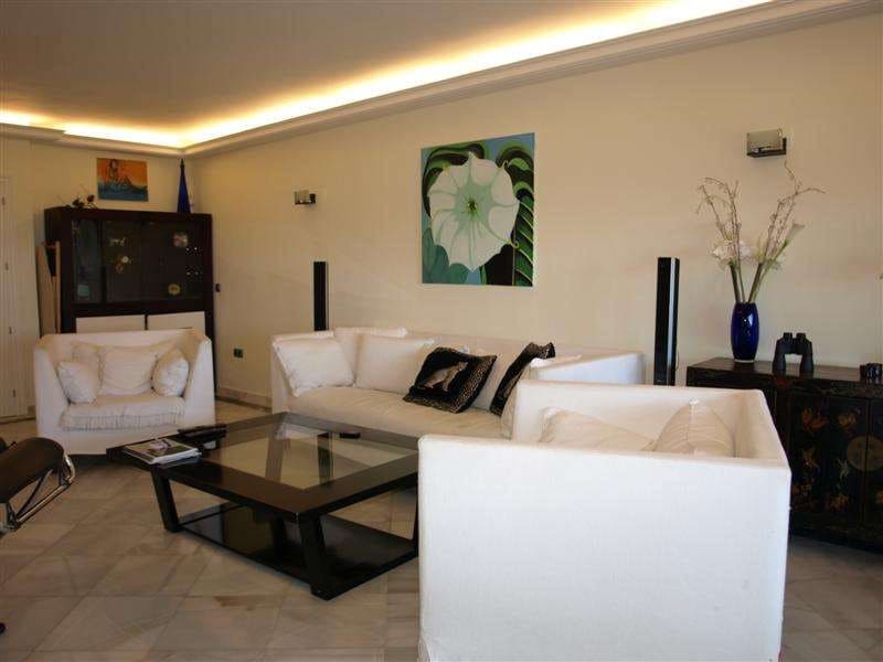 4 Zimmer Haus zu verkaufen in Marbella mit Pool - 899.000 € (Ref: 10001590)