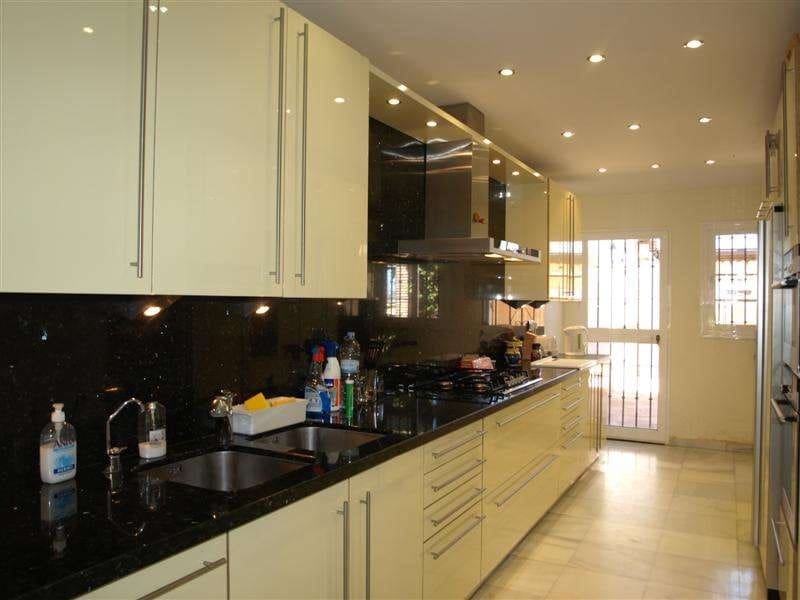 4 Zimmer Haus zu verkaufen in Marbella mit Pool - 899.000 € (Ref: 10001590)