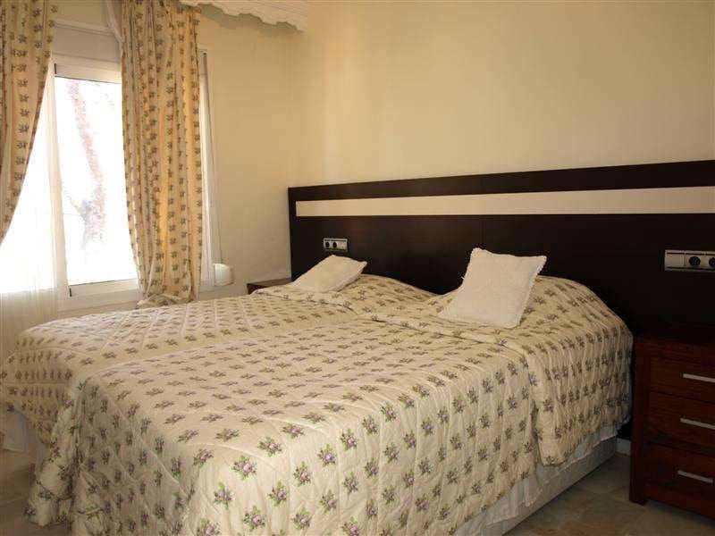 4 Zimmer Haus zu verkaufen in Marbella mit Pool - 899.000 € (Ref: 10001590)