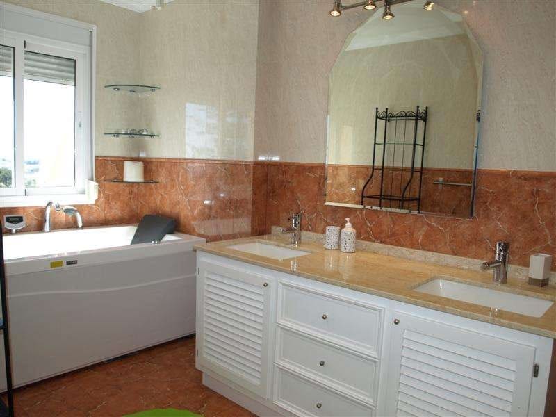 4 Zimmer Haus zu verkaufen in Marbella mit Pool - 899.000 € (Ref: 10001590)