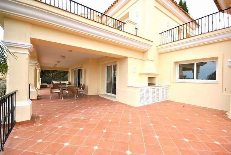 Chalet de 7 habitaciones en Marbella en venta con piscina garaje - 2.450.000 € (Ref: 10001592)