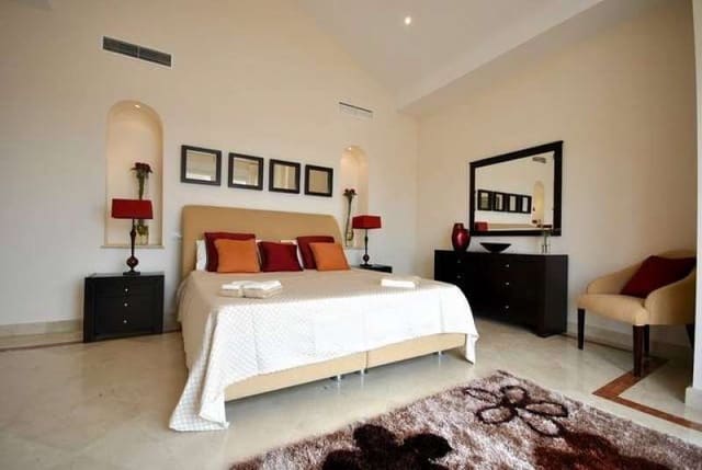 Chalet de 7 habitaciones en Marbella en venta con piscina garaje - 2.450.000 € (Ref: 10001592)