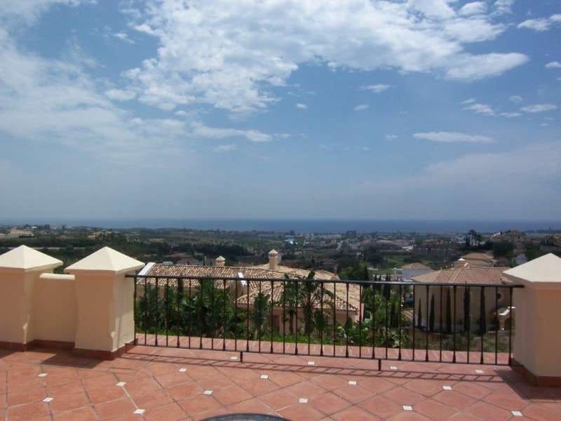 Chalet de 7 habitaciones en Marbella en venta con piscina garaje - 2.450.000 € (Ref: 10001592)