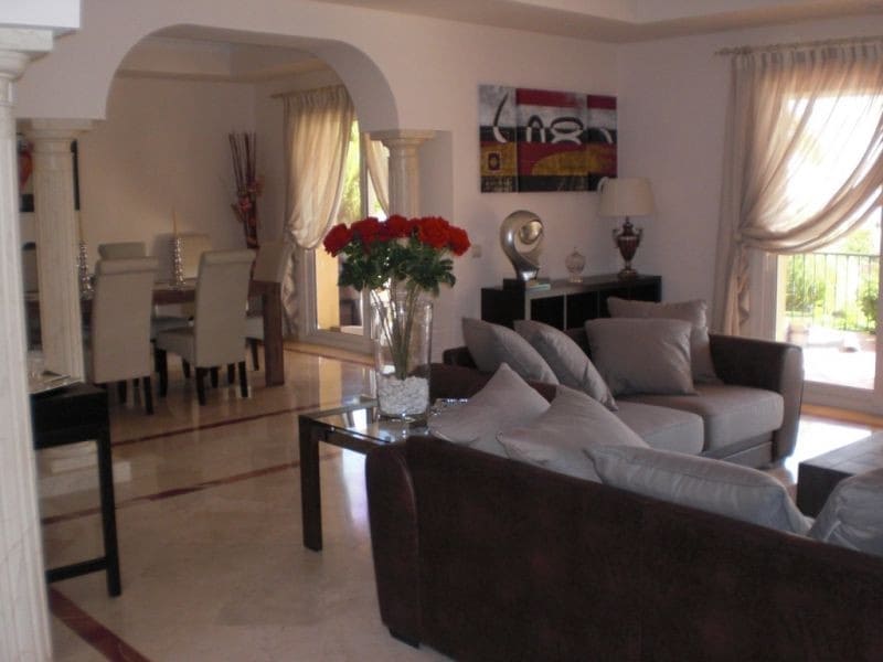 7 slaapkamer Villa te koop in Marbella met zwembad garage - € 2.250.000 (Ref: 10001593)
