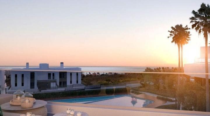 4 bedroom Villa for sale in Estepona with pool garage - € 546,000 (Ref: 10001594)