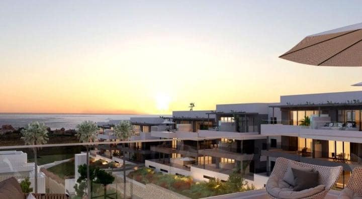 4 bedroom Villa for sale in Estepona with pool garage - € 546,000 (Ref: 10001594)