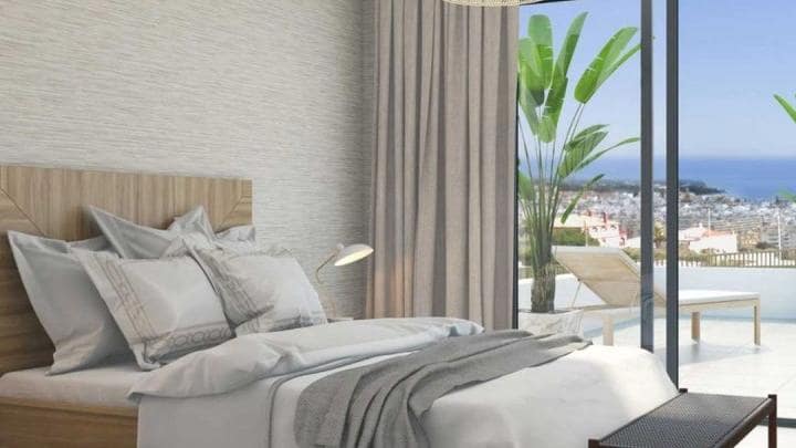 4 bedroom Villa for sale in Estepona with pool garage - € 546,000 (Ref: 10001594)