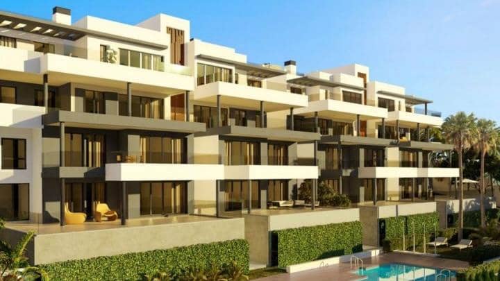 4 bedroom Villa for sale in Estepona with pool garage - € 546,000 (Ref: 10001594)