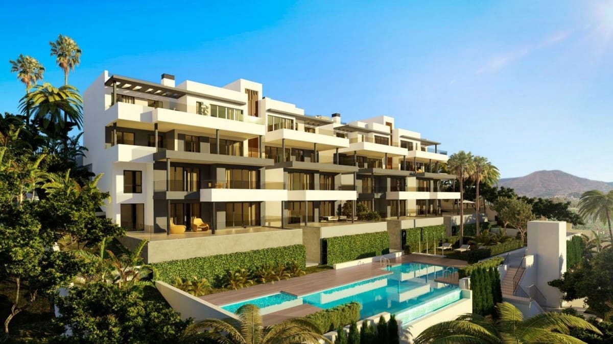 4 bedroom Villa for sale in Estepona with pool garage - € 546,000 (Ref: 10001594)