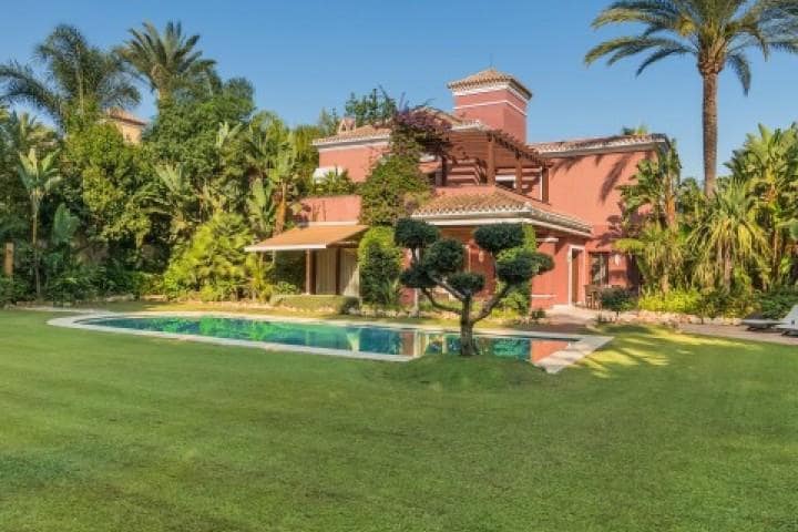 6 sypialnia Willa na sprzedaż w Golden Mile z basenem garażem - 2 890 000 € (Ref: 10001599)