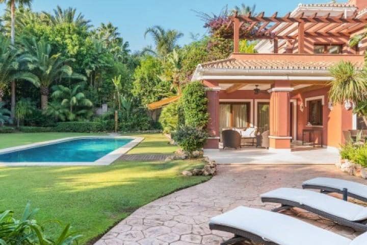 6 sypialnia Willa na sprzedaż w Golden Mile z basenem garażem - 2 890 000 € (Ref: 10001599)